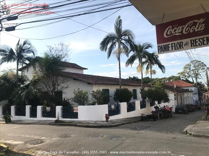 Casa para Venda ou Alugar no Centro em Resende