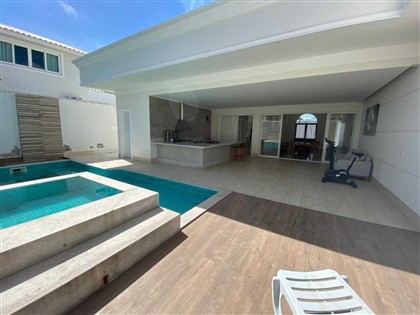 Casa à Venda